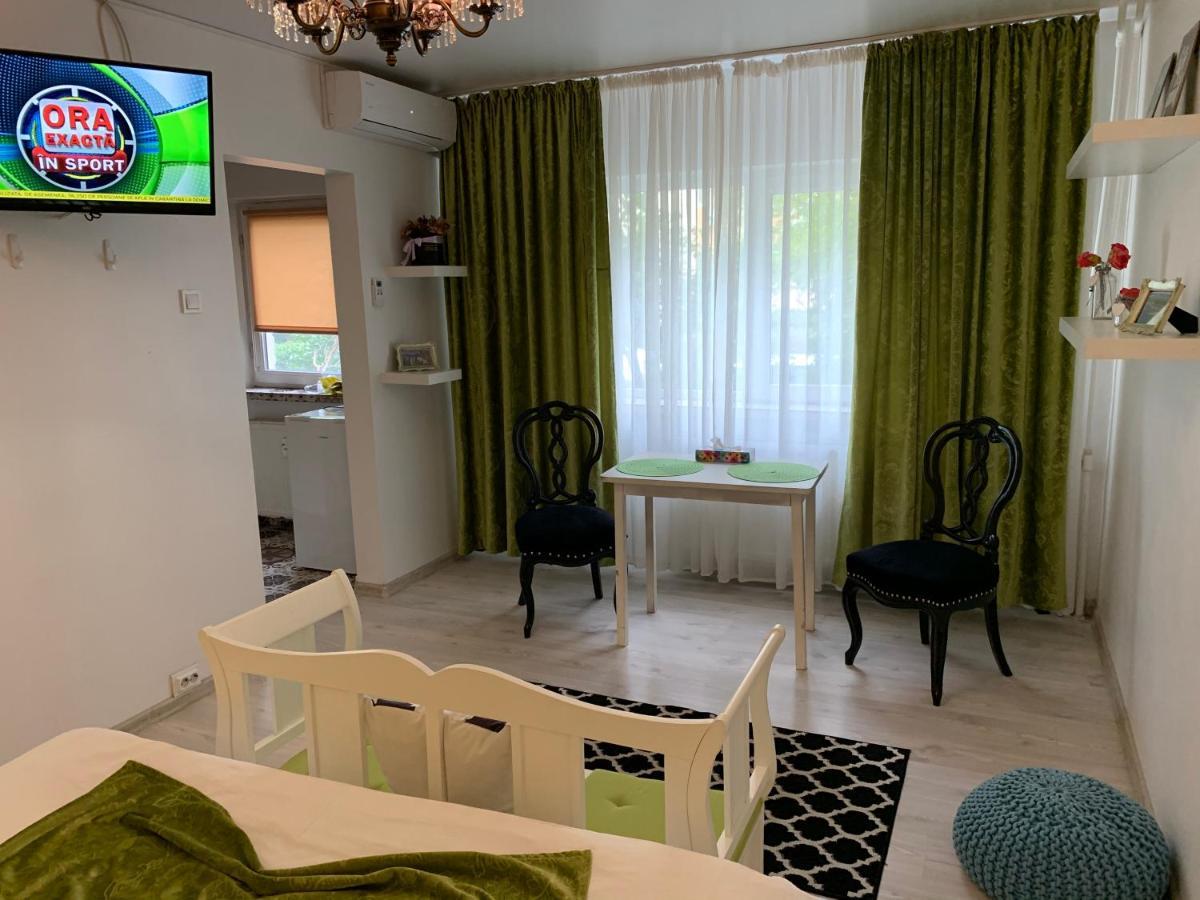 Cozy Apartment In A Quiet Area Κραϊόβα Εξωτερικό φωτογραφία