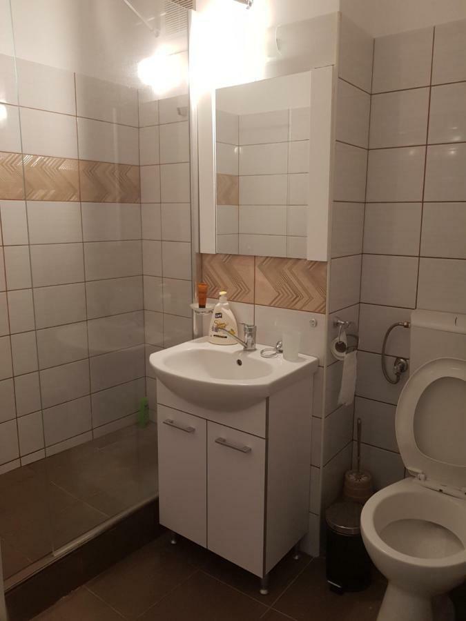 Cozy Apartment In A Quiet Area Κραϊόβα Εξωτερικό φωτογραφία