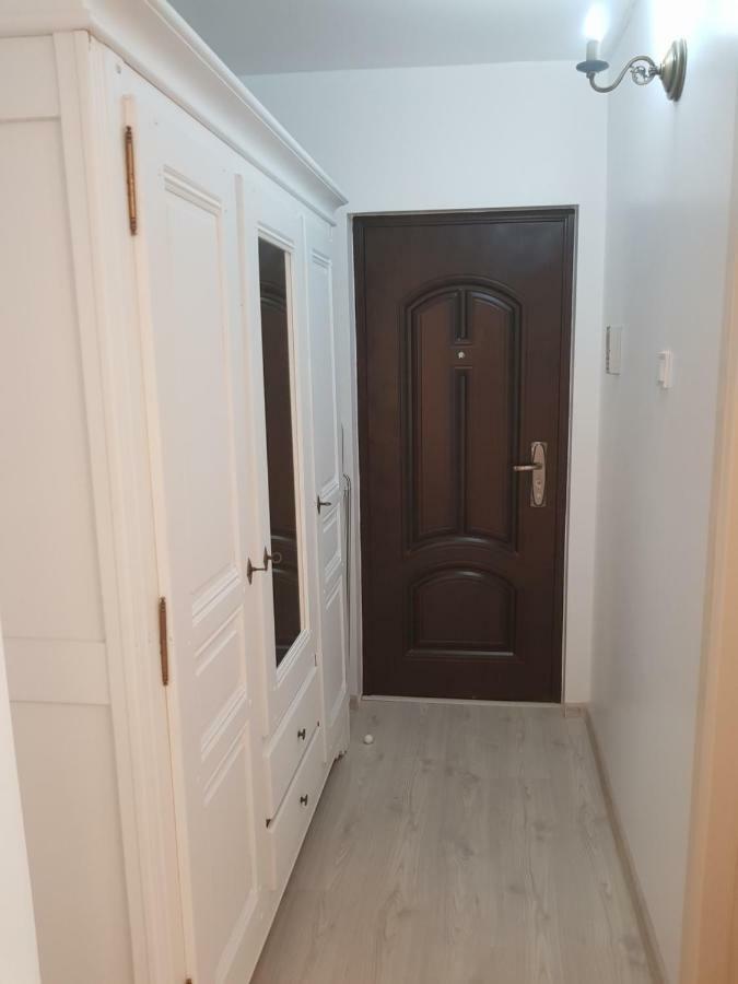 Cozy Apartment In A Quiet Area Κραϊόβα Εξωτερικό φωτογραφία