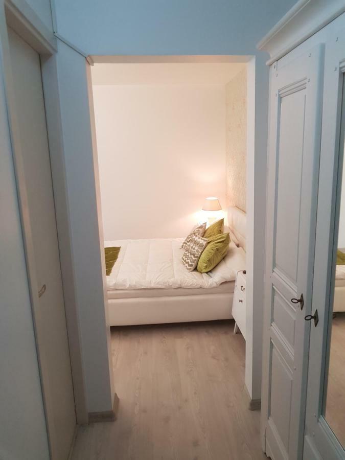 Cozy Apartment In A Quiet Area Κραϊόβα Εξωτερικό φωτογραφία