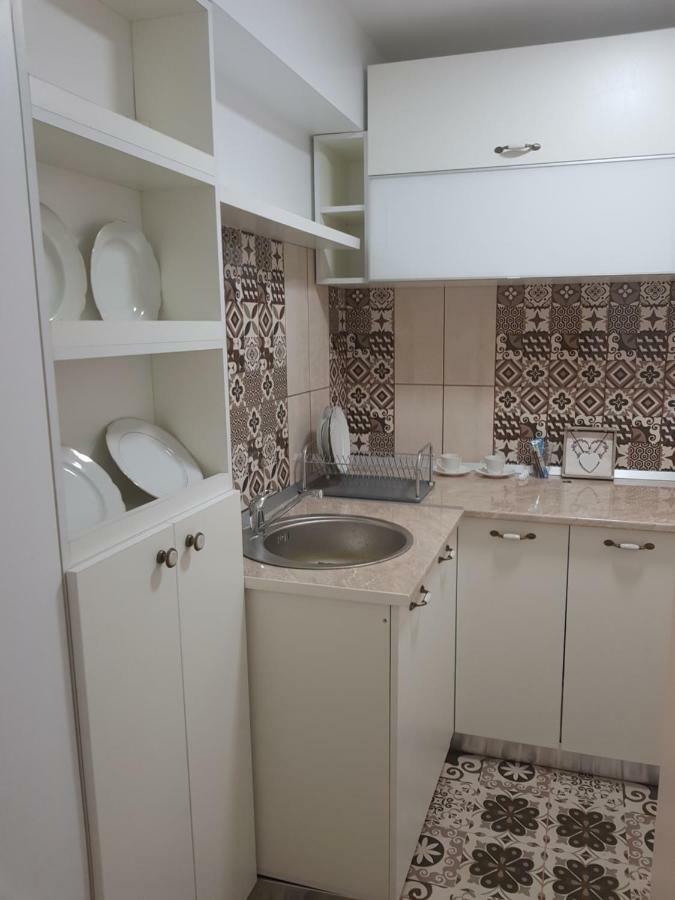 Cozy Apartment In A Quiet Area Κραϊόβα Εξωτερικό φωτογραφία